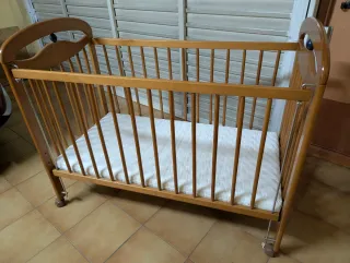 Cuna madera con colchón Ikea