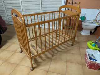 Cuna madera con colchón Ikea