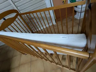 Cuna madera con colchón Ikea