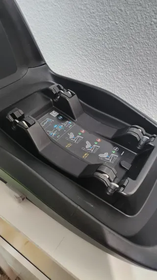 Maxi-Cosi con base 2Way Fix BebeConfort