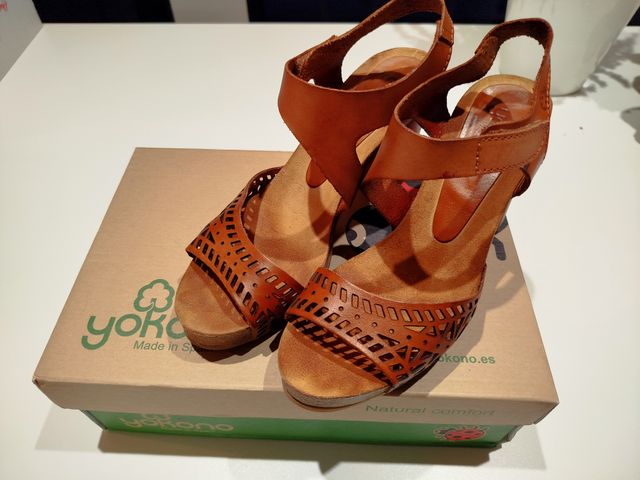 Sandalias Yokono piel calada tacón
