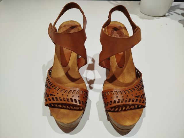 Sandalias Yokono piel calada tacón