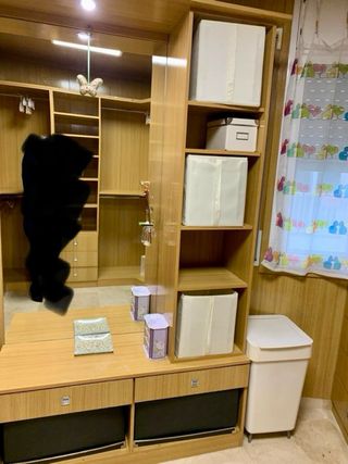 Vestidor con Armarios y baldas de roble