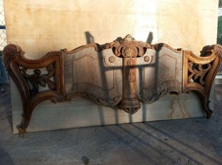 Pie de cama antiguo madera tallada