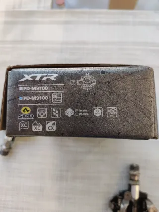 Pedales Shimano XTR, calas incluidas