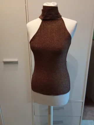 Top dorado brillante halter