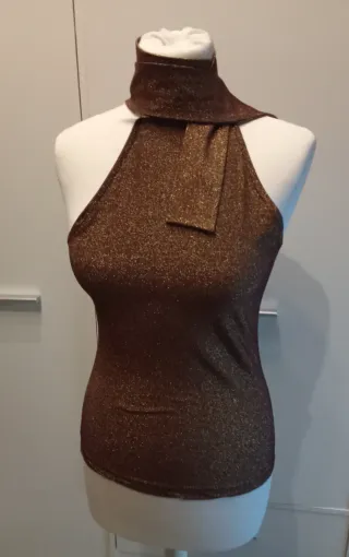 Top dorado brillante halter