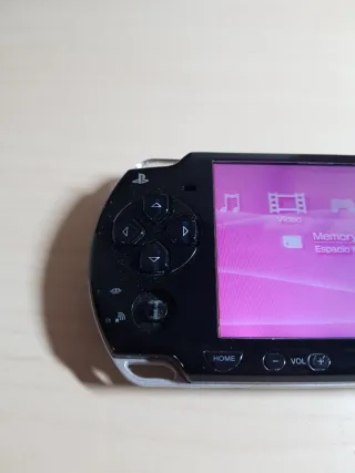 PSP negra sin cargador con tarjeta de memoria SONY