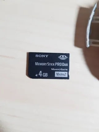 PSP negra sin cargador con tarjeta de memoria SONY