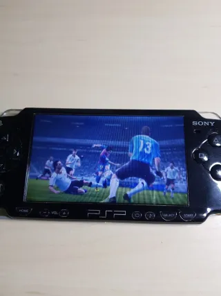 PSP negra sin cargador con tarjeta de memoria SONY
