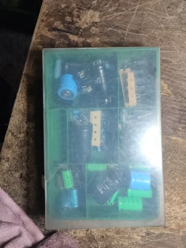 Lote de Condensadores Electrónicos