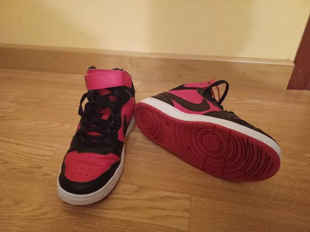 Zapatillas Nike Altas Negras y Rojas