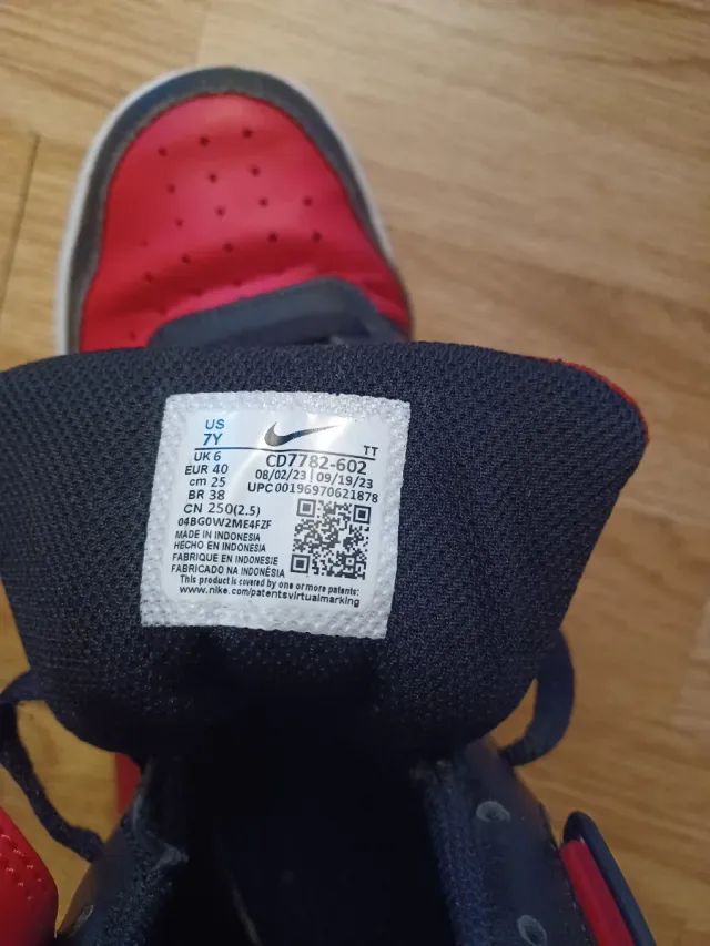 Zapatillas Nike Altas Negras y Rojas