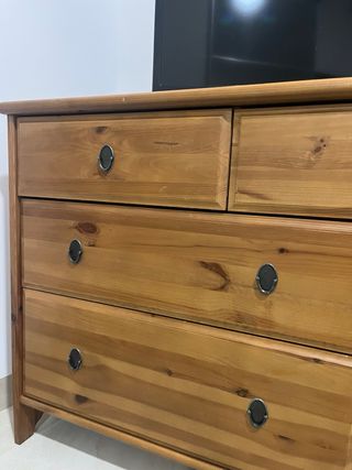 Cómoda de madera con 7 cajones