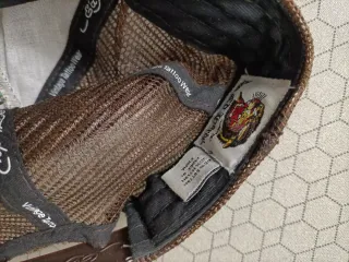 Gorra Ed Hardy Marrón con Diseño de Olas