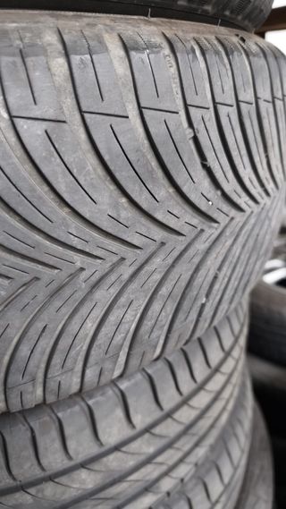 Neumáticos de coche. 215/55/17 96H kleber mixtas