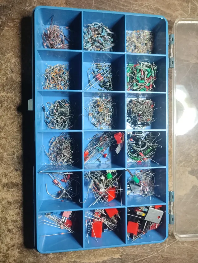 Caja componentes electrónicos surtidos