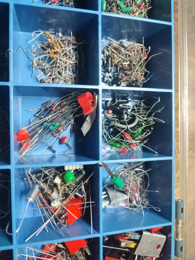Caja componentes electrónicos surtidos