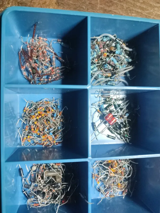 Caja componentes electrónicos surtidos