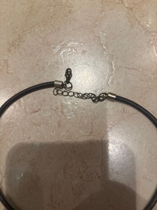 Gargantilla con cruz y medalla