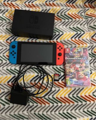 Nintendo Switch + Mario Kart 8 Deluxe