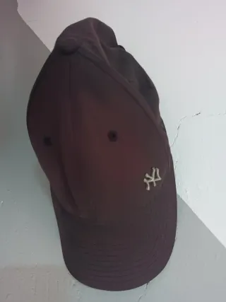 3 Gorras: 1 Adidas10€ y 2 NY Negras 15€ cada una