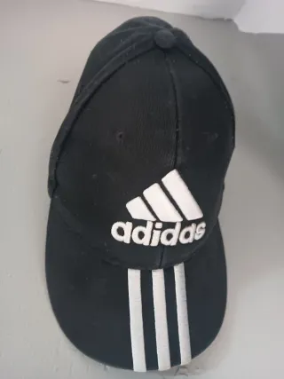 3 Gorras: 1 Adidas10€ y 2 NY Negras 15€ cada una