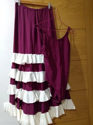 Falda flamenca y body morado