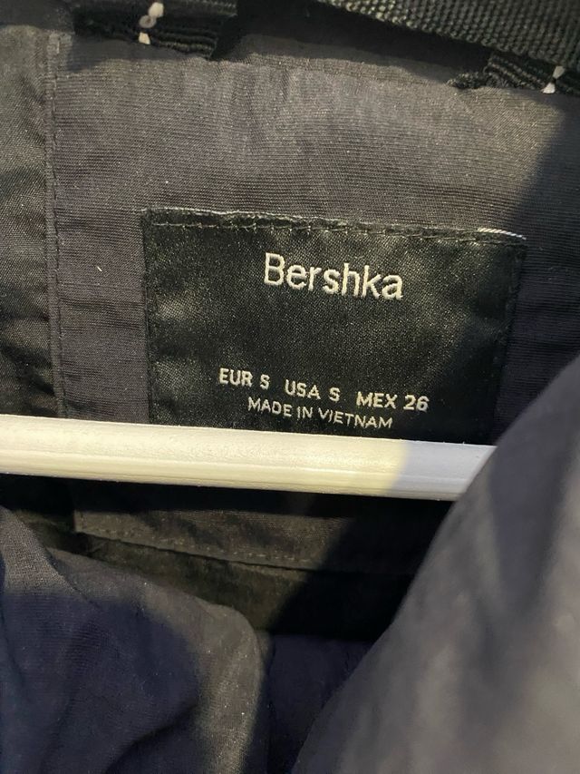 Chaqueta acolchada negra Bershka
