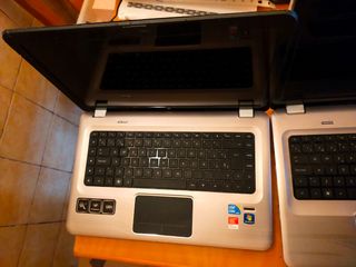 2x HP Pavilion.