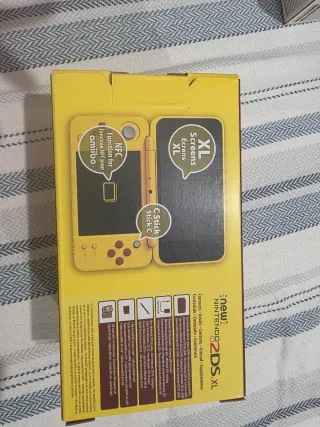 Nintendo 2DS XL Poké Ball Edition + 2DS XL POKEMON