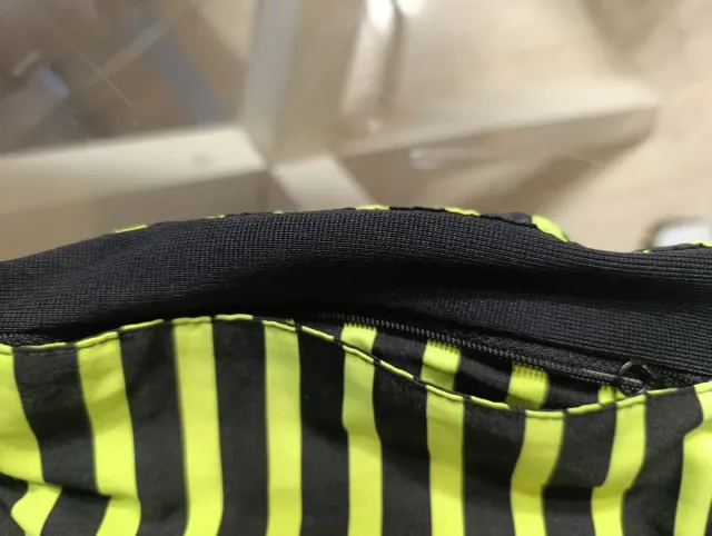 Pantalón deportivo Nike rayas amarillo y negro