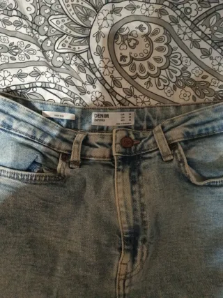 Falda tejana desgastada