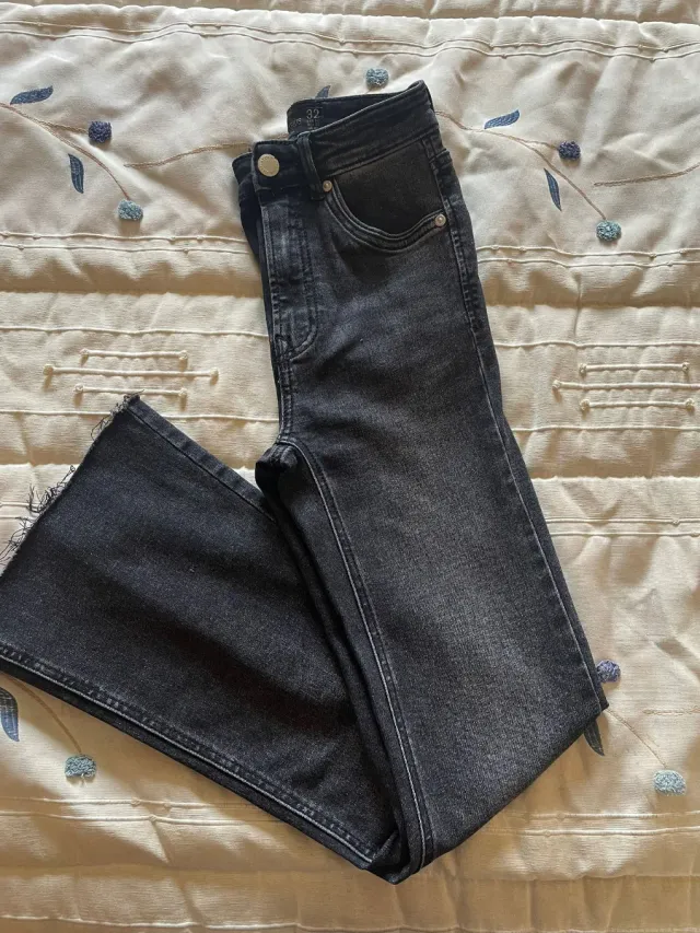 Pantalón vaquero flare negro mujer