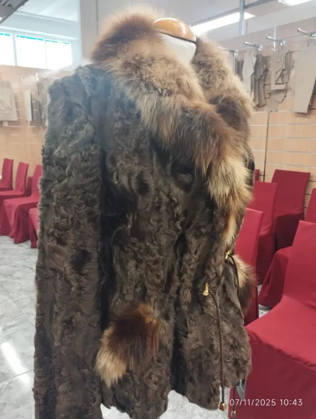 Abrigo de astracán marrón talla 42