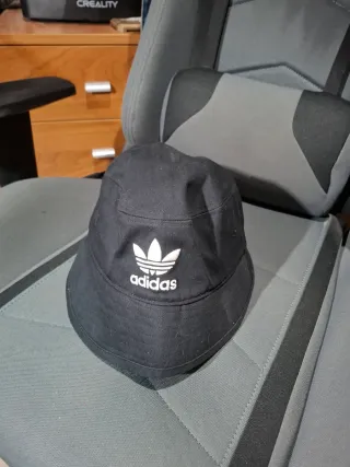 Gorra Bucket Adidas Negra