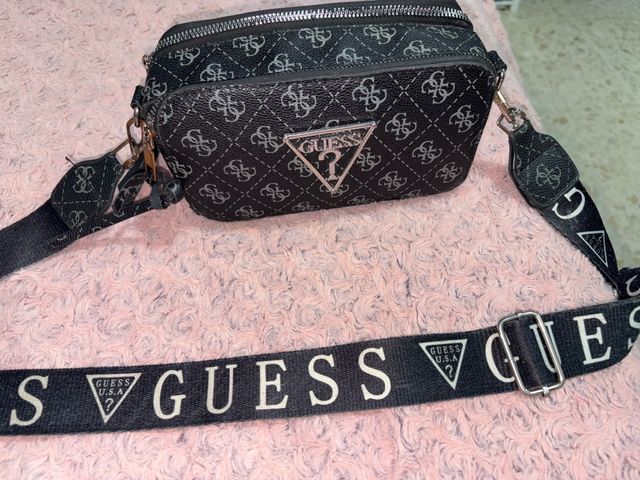 Bolsa Guess Preta e Prata