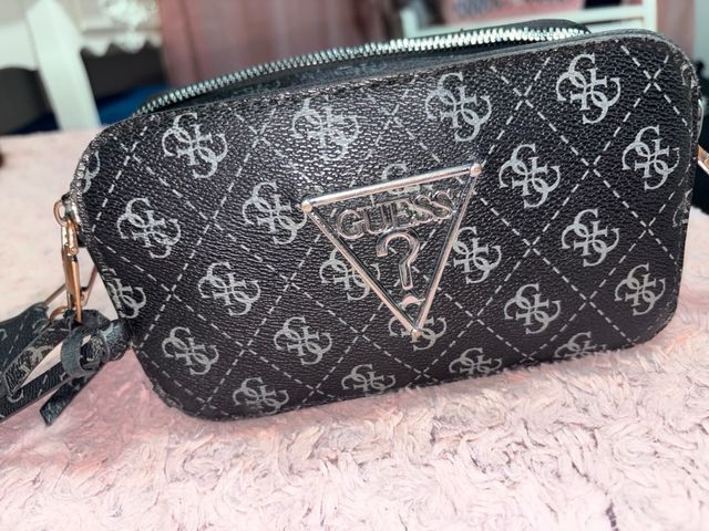 Bolsa Guess Preta e Prata