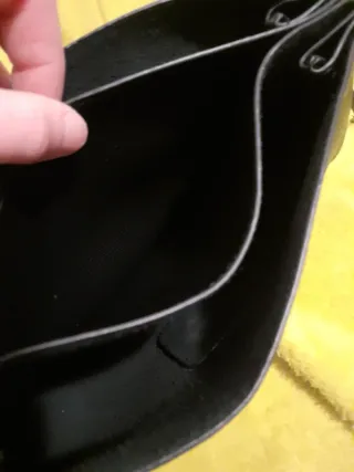 Borsetta nera con chiusura metallica