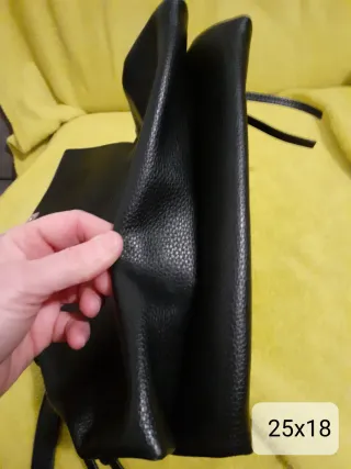 Borsetta nera con chiusura metallica