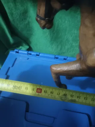 ESCULTURA/FIGURA DE CABALLO DE CUERO