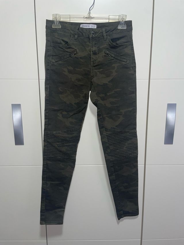 Pantalón Zara camuflaje Talla S