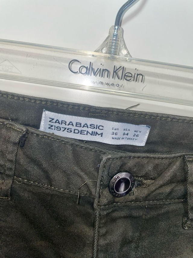 Pantalón Zara camuflaje Talla S