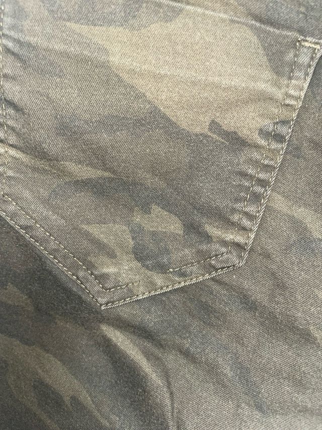 Pantalón Zara camuflaje Talla S