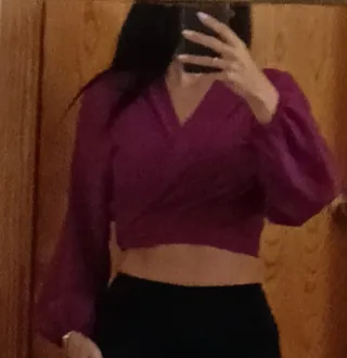 Camisa corta burdeos con nudo