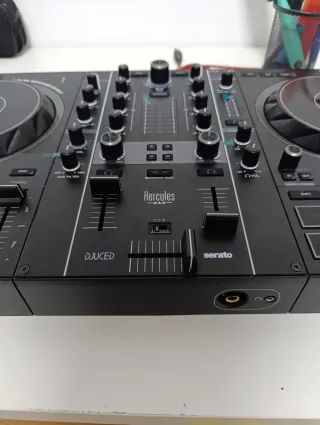 Mesa de mezclas Hercules DJControl Impulse 500