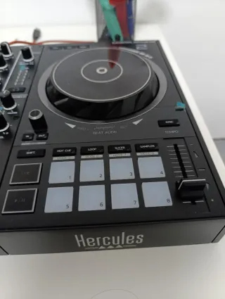 Mesa de mezclas Hercules DJControl Impulse 500