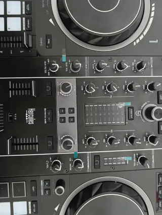 Mesa de mezclas Hercules DJControl Impulse 500