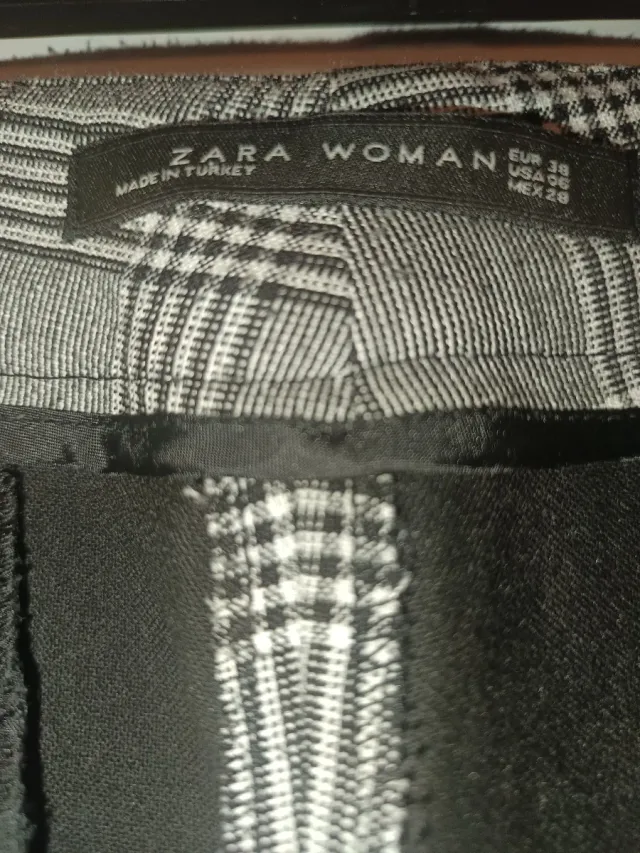 Pantalón pitillo cuadros Zara
