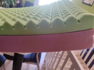 Cuna de bebé blanca con colchón